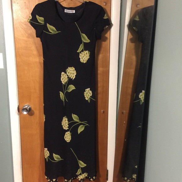 Jessica Howard Dresses & Skirts - Jessica Howard Navy floral maxi dress